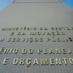 Lei determina uso de comunicação clara e acessível em órgãos da União, estados e municípios.